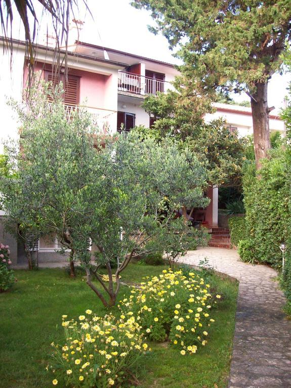 Apartments Rozic Rab Town Bagian luar foto