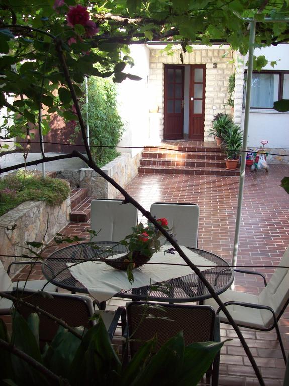 Apartments Rozic Rab Town Bagian luar foto