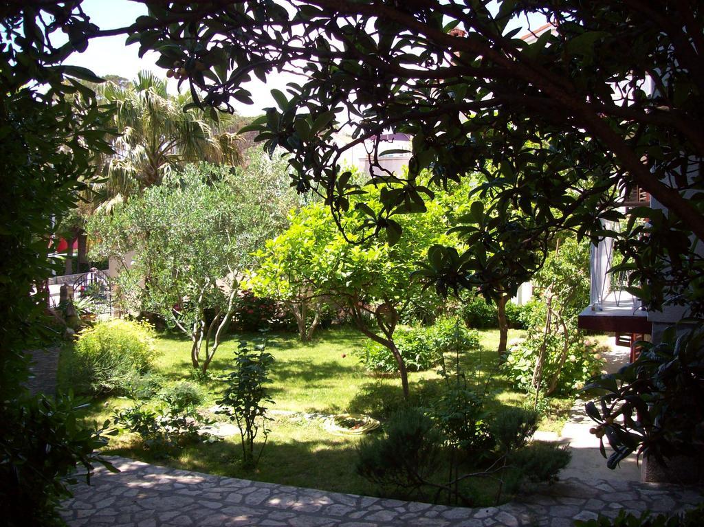 Apartments Rozic Rab Town Bagian luar foto