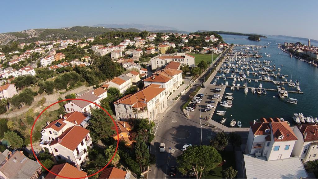 Apartments Rozic Rab Town Bagian luar foto