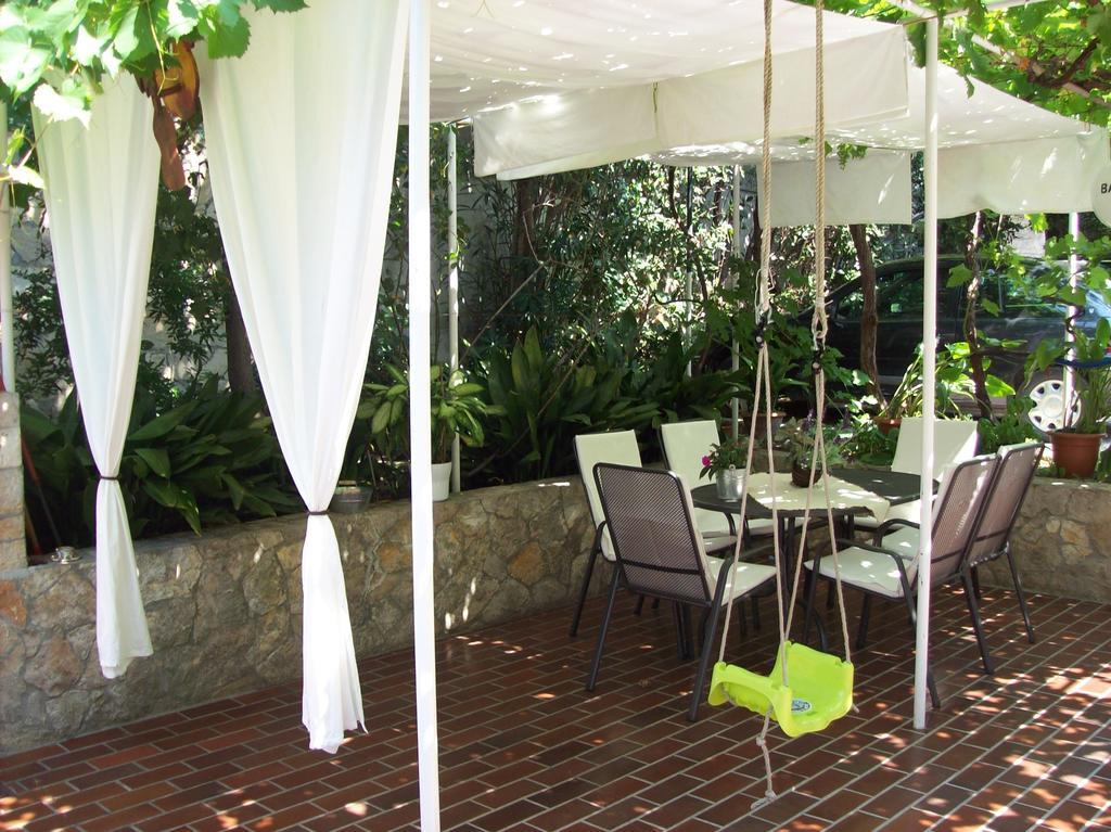 Apartments Rozic Rab Town Bagian luar foto
