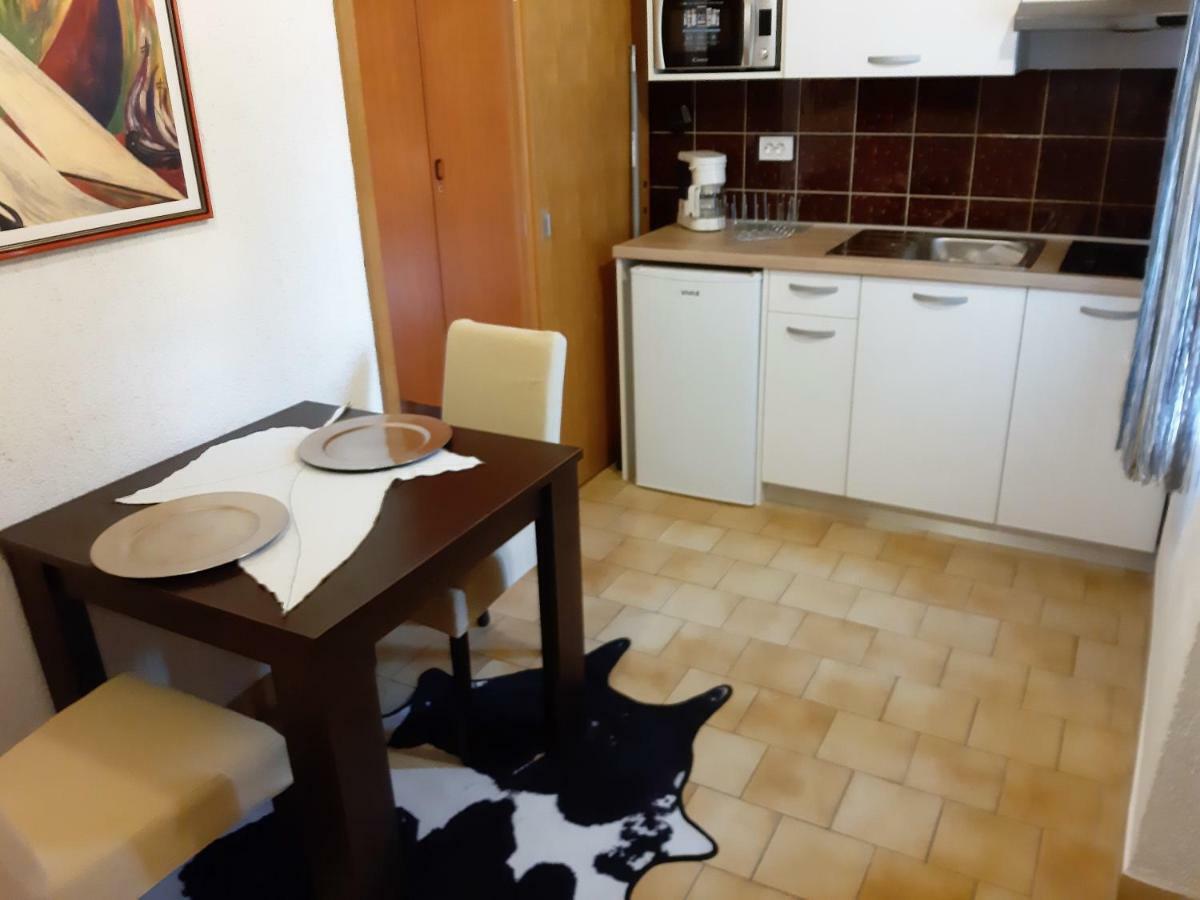 Apartments Rozic Rab Town Bagian luar foto
